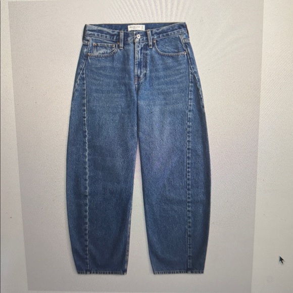 Abercrombie & Fitch Curve love Mid Rise Barrel Jean - Picture 7 of 9